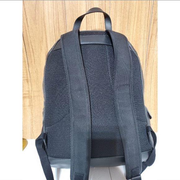 Gucci Black Signature Leather Backpack - Picture 2 of 12